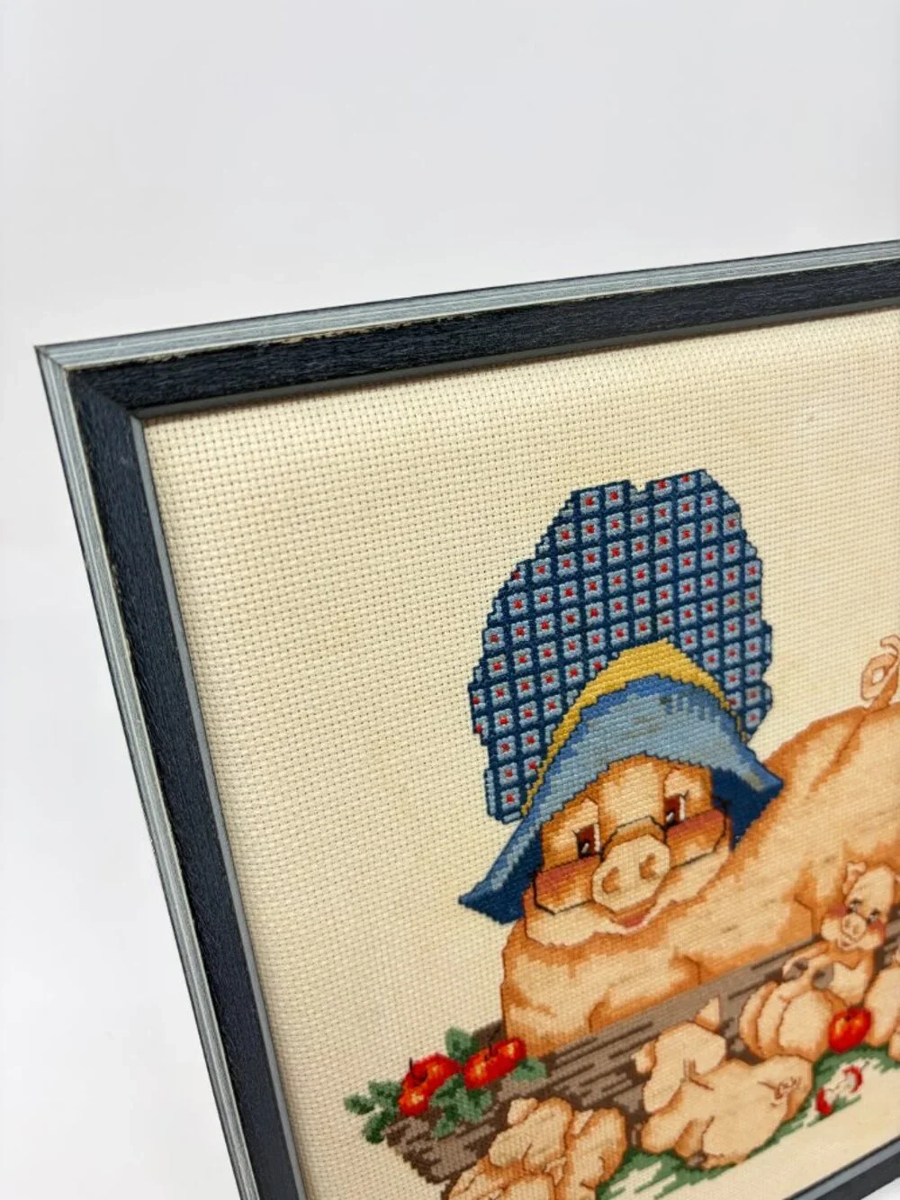 VTG Handmade Framed Cross Stitch Momma Pig & Piglets, 